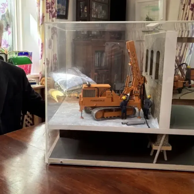 Steve Attwood with a model of the Pali Radice technique