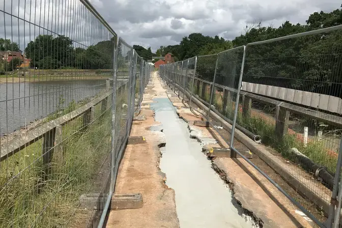 Slurry wall at Earlswood Lakes