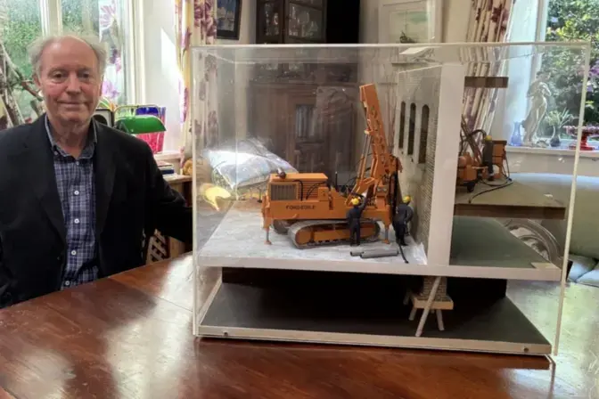 Steve Attwood with a model of the Pali Radice technique