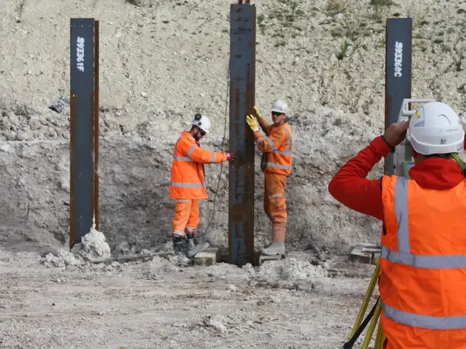 KIng post wall installation, Luton